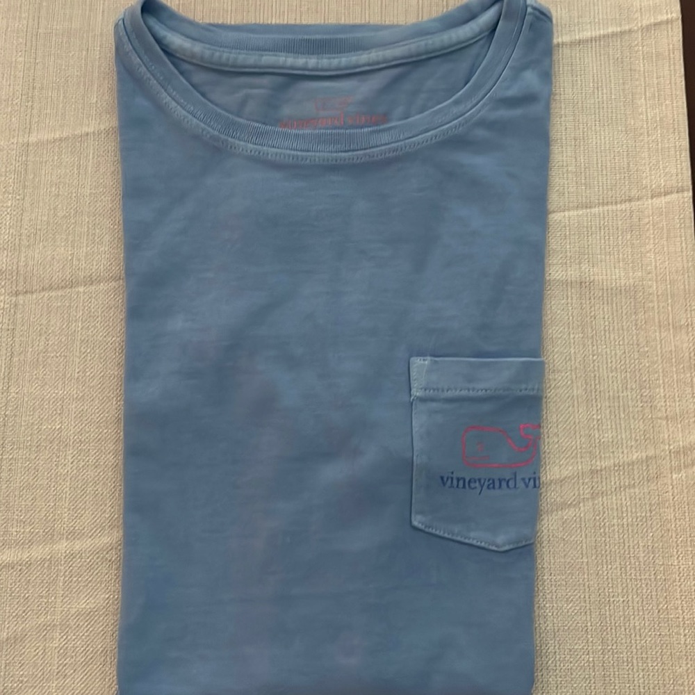 Vineyard Vines woman’s heathered light blue short sleeve t shirt. Womens xa.